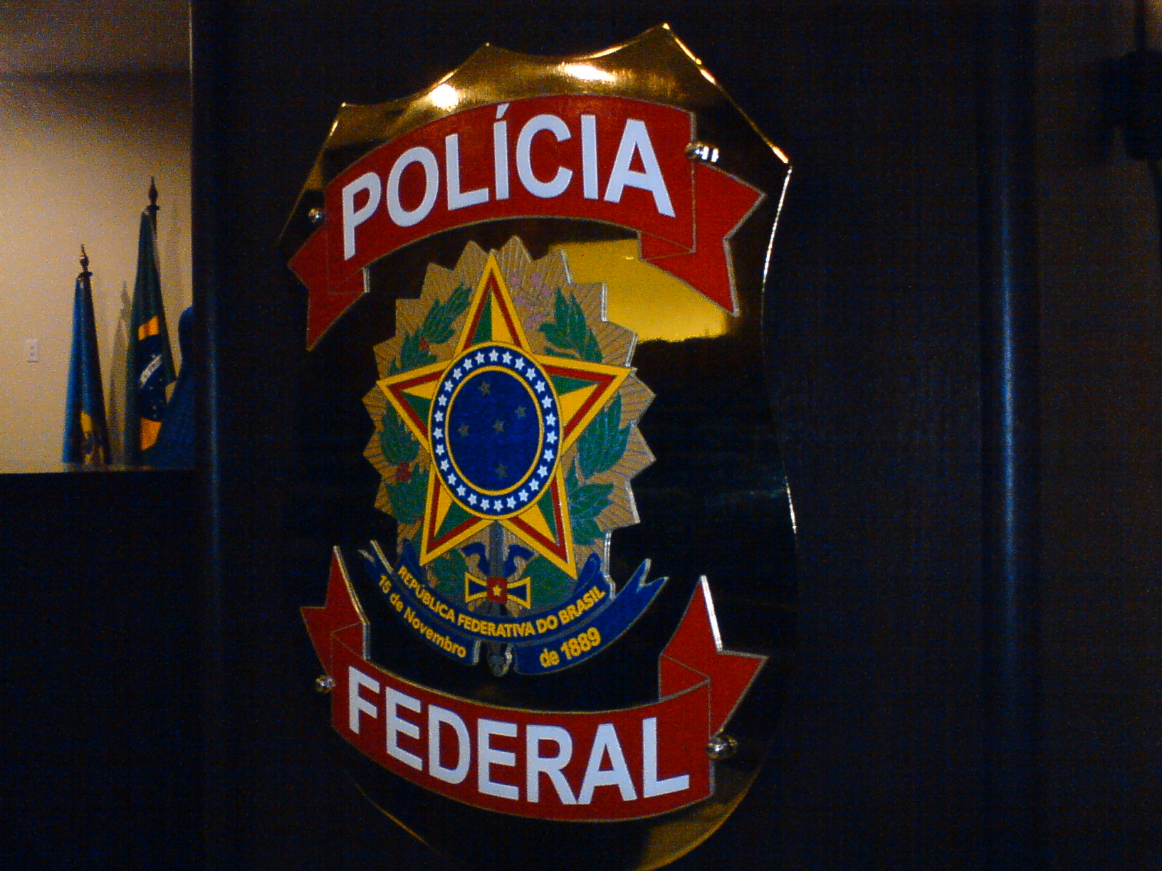 Polícia Federal cumpre mandados de busca na casa de Cunha e na Câmara