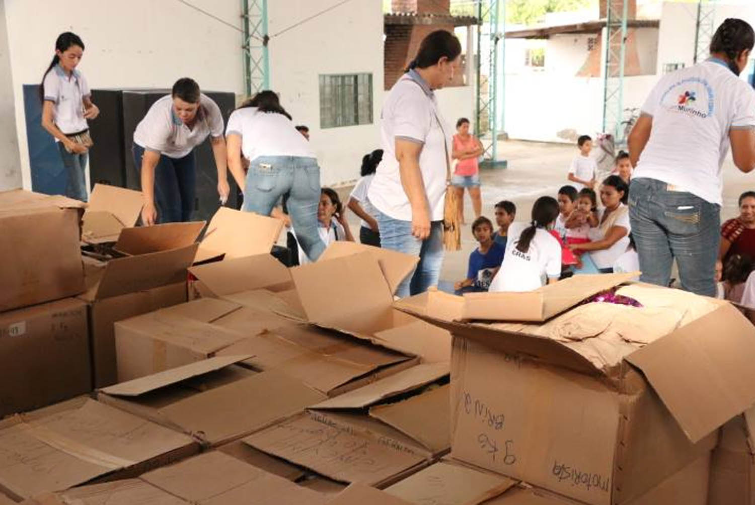 Prefeitura de Porto Murtinho entrega brinquedos doados pela Receita Federal.