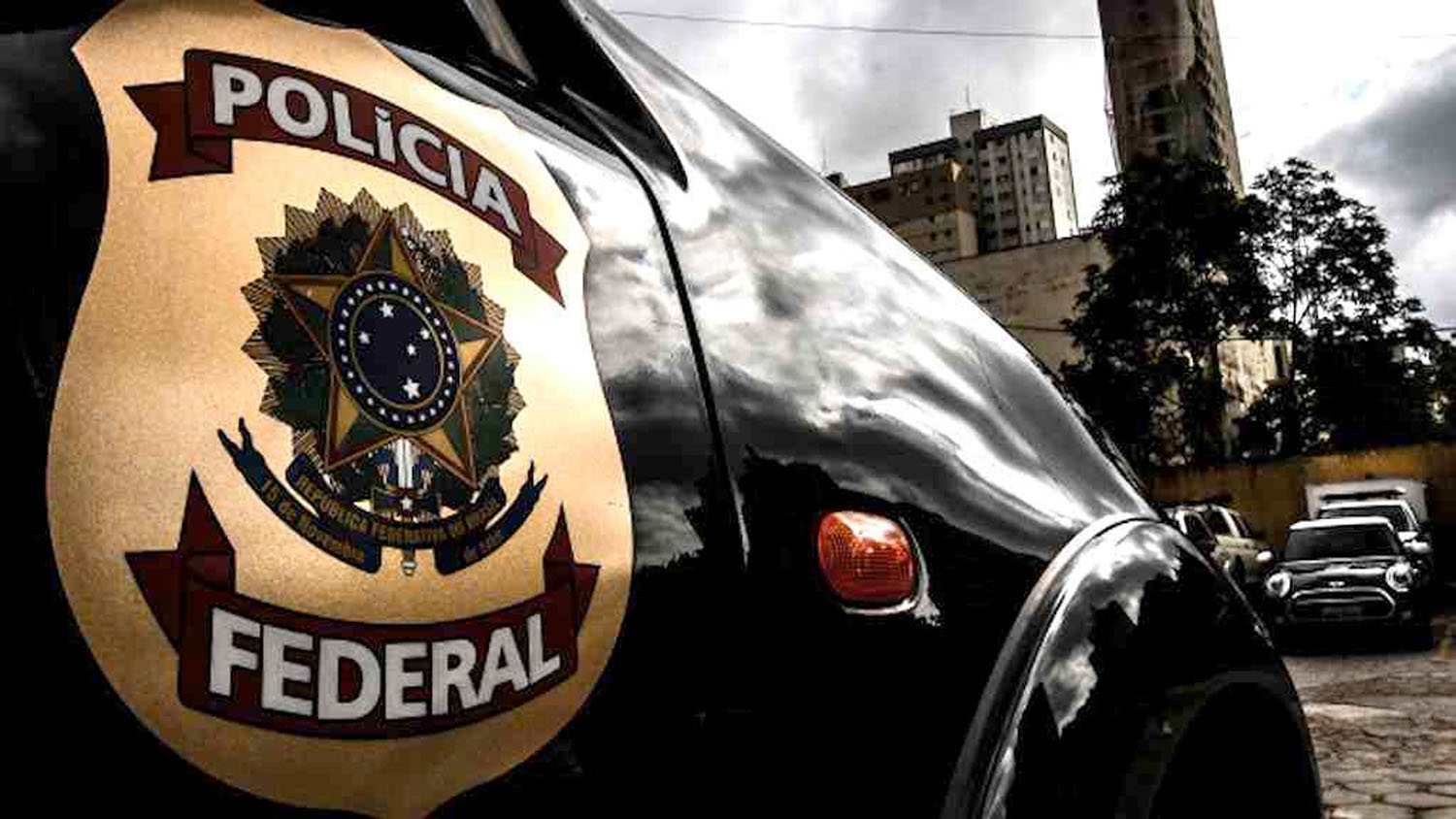 Polícia Federal cumpre mandados que atingem Aécio Neves