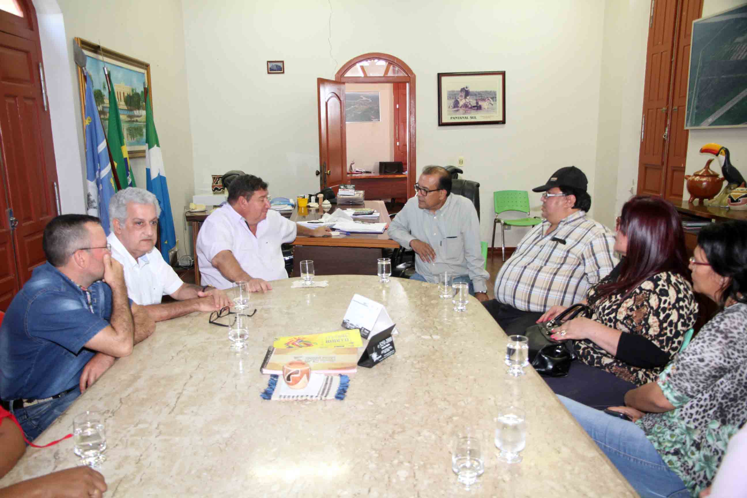 Derlei Delevatti recepciona deputado nacional Mino Adorno do Paraguay