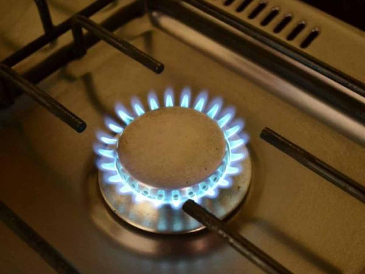 Gás de cozinha fica mais barato, mas preço não alivia alta dos últimos meses