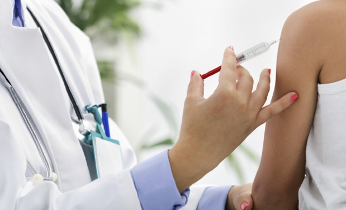 Saúde realiza campanha de vacinação de adolescentes contra HPV e meningites