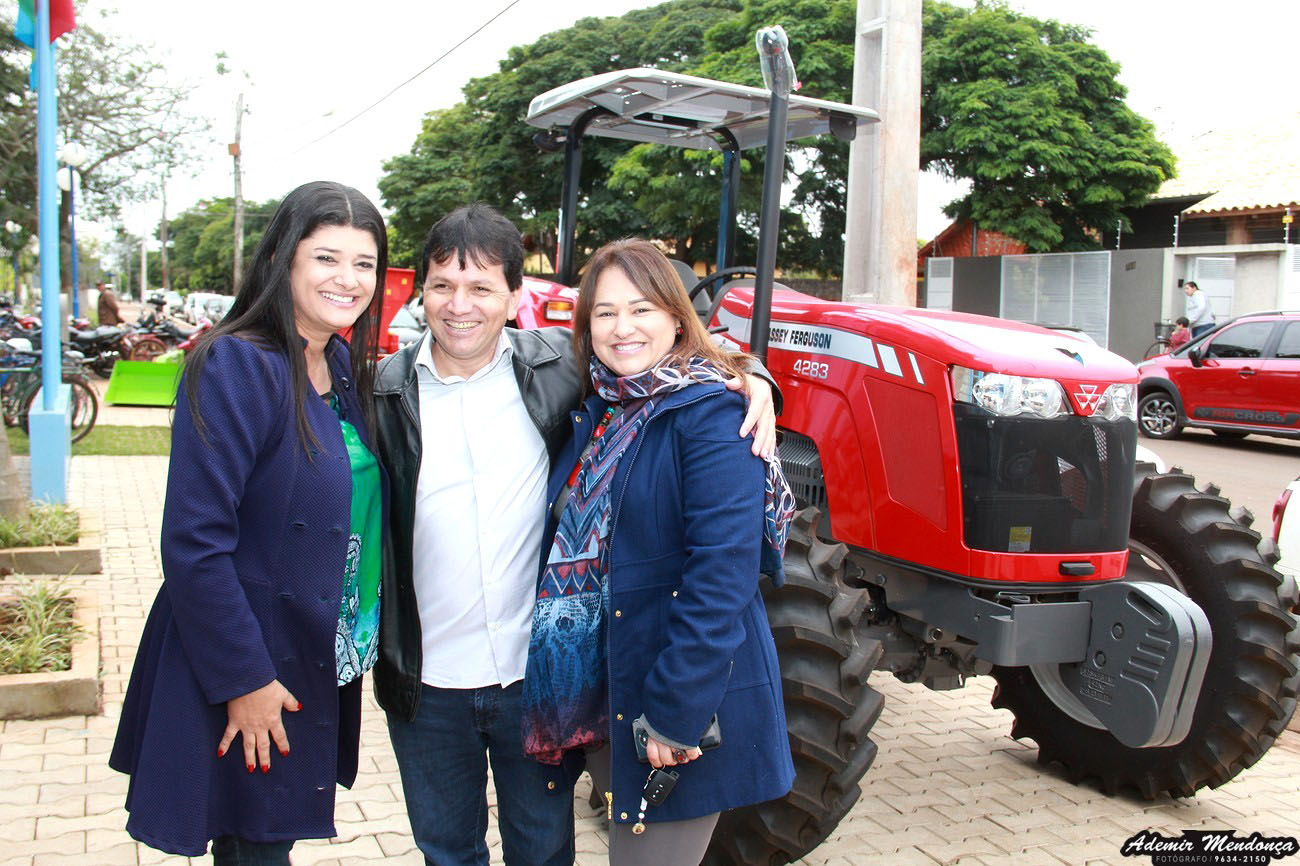 Márcia Marques e Rose Modesto participam de reunião com famílias do projeto Lote Urbanizado