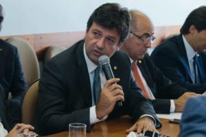 Luiz Henrique Mandetta se reúne com Bolsonaro e pode assumir ministério da Saúde