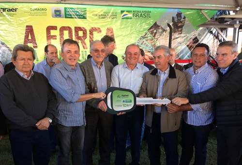 Prefeitura de Caracol recebe equipamentos para agricultura familiar