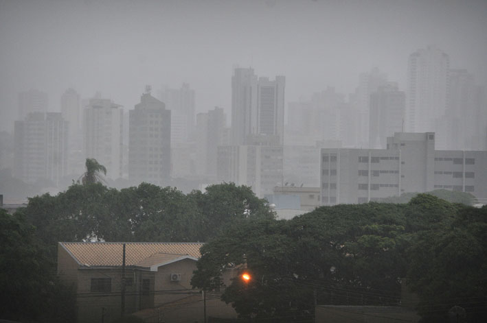 Chuva forte anuncia chegada de frente fria a Mato Grosso do Sul