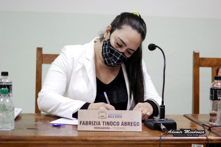 Vereadora Fabrizia Tinoco pede aquisição de ônibus para atender universitários