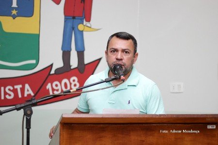 Vereador Geferson Vieira troca de lâmpadas e retirada de galhos no bairro Antõnio João