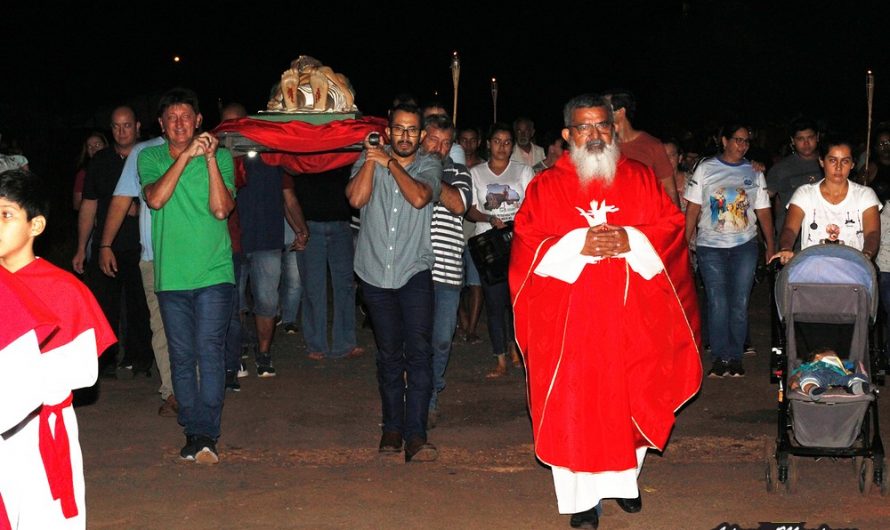 Centenas de pessoas participam da Via Sacra e Procissão do Cristo Morto em Bela Vista