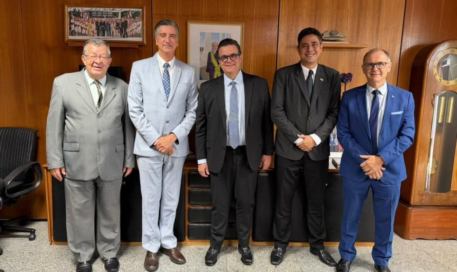 Prefeito Gabriel Boccia entrega ao ministro da Previdência pedido de reativação dos serviços do INSS em Bela Vista