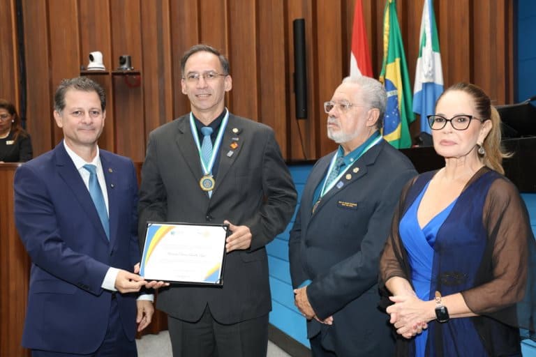Dr. Alcibíades Amarilla é homenageado pela ALEMS com Medalha de Honra ao Mérito em reconhecimento ao trabalho voluntário